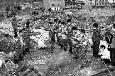 今日舉國(guó)哀悼舟曲遇難者 舟曲蘭州舉行哀悼?jī)x式